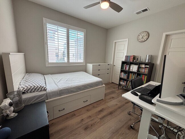 Building Photo - Updated 4 Bedroom 3.5 bath Condo located i...