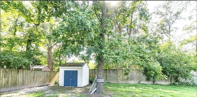 Building Photo - 3 bedroom /2 bathroom- Deer Park Grove