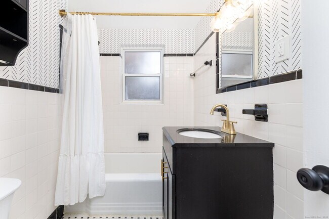 Building Photo - 43 Arnold Way