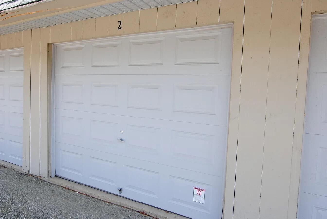 Building Photo - 2 Roedean Dr