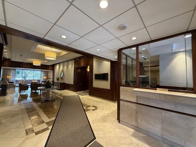 Building Photo - 2 Hawthorne Pl