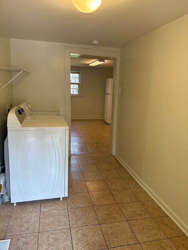 Building Photo - Spacious Renovated Lakewood Duplex! Walk t...