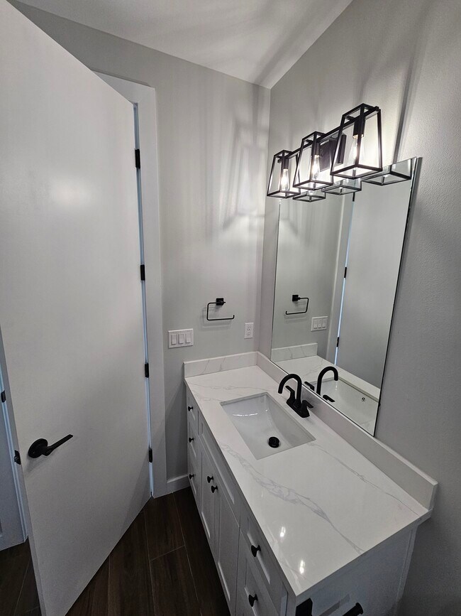 Building Photo - 5303 N Crown Pt