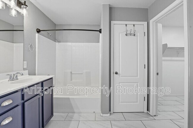 Building Photo - 2258 S Buckaroo Trail