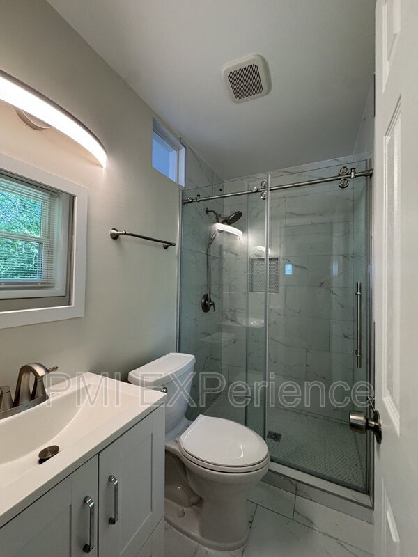 Building Photo - 6405 Roberts Dr