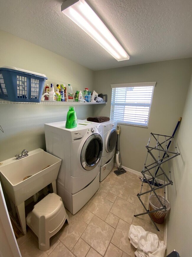 Building Photo - Gorgeous ANNUAL 3 + 2 Furnished Home in The Village of Duval w/Views