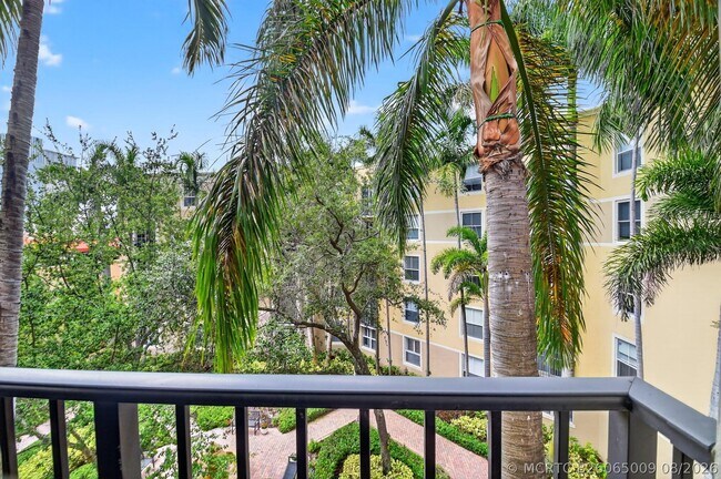 Building Photo - 630 S Sapodilla Ave