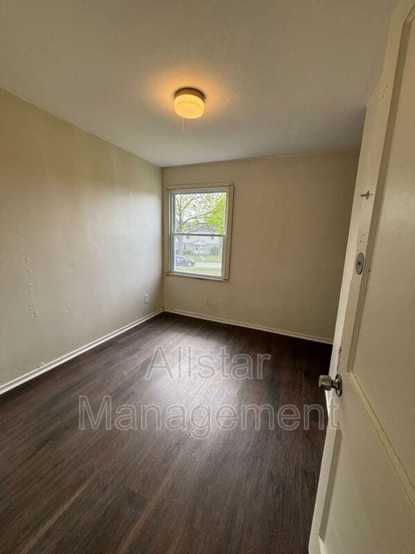 Building Photo - 944 S Central Dr