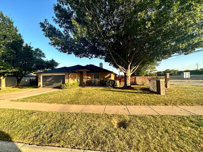 Building Photo - Single Family House in Arlington 76001