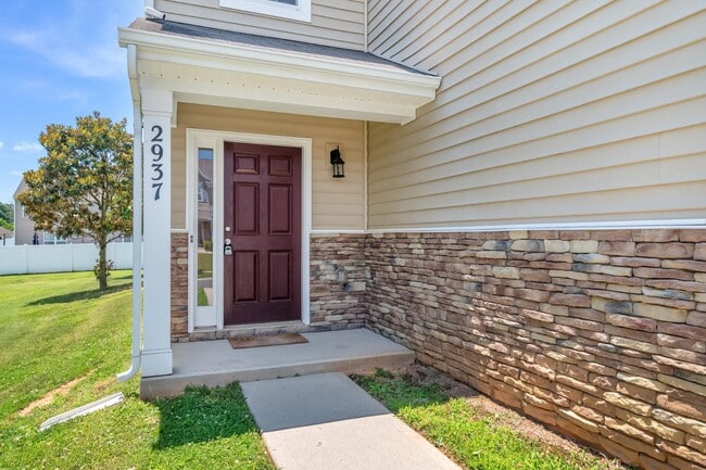 Building Photo - 2937 Westbury Ct