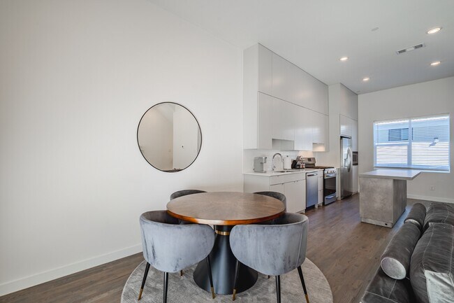 Building Photo - Modern Townhome with Gated Private Lawn & Dual Primary Suites & 2-Car Garage | Knox-Henderson / L...