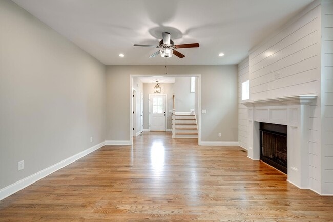 Building Photo - 1725 Oakvale Dr