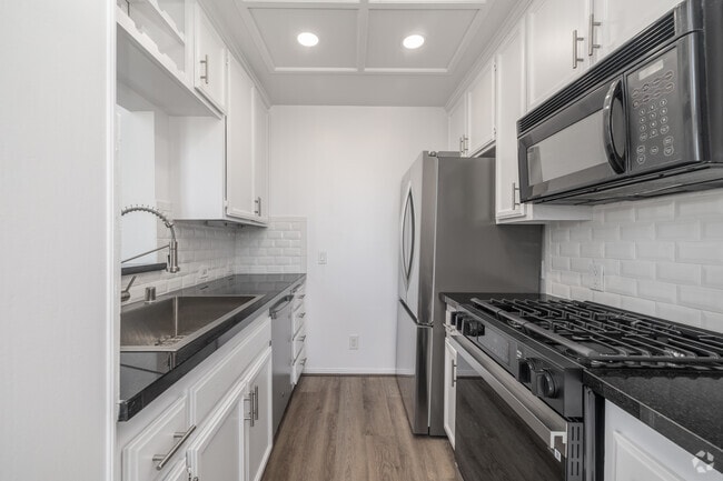 2BR, 2BA - 1,100SF - Kitchen - 6730 W 86th Pl
