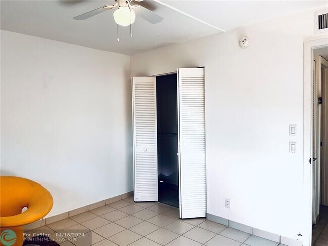 Building Photo - 112 Lake Emerald Dr