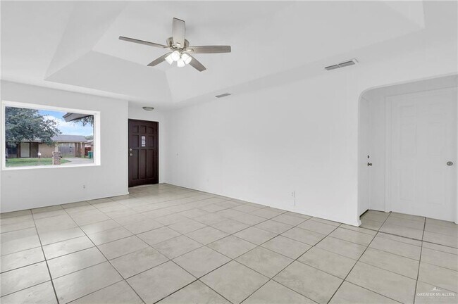 Building Photo - 23 E Helmer St