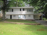 Building Photo - Spacious 5 Bedroom Home with Spectacular L...