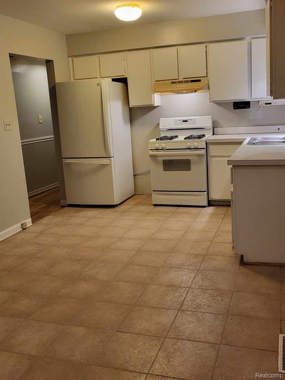 Building Photo - 1342 S Linville Ave