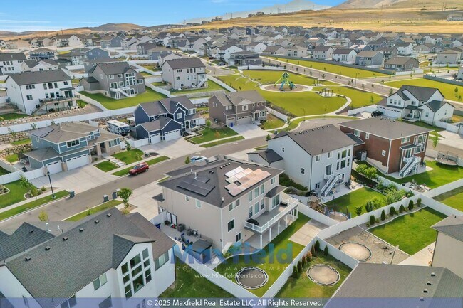 Building Photo - Modern EV Friendly Upgraded 5 BD 4 BA 3 GA...