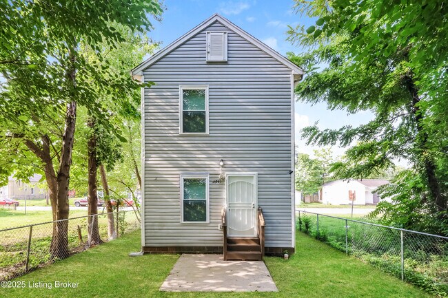 Building Photo - 2541 Rowan St
