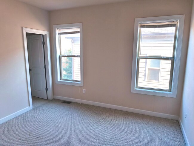 Building Photo - Luxurious Single-Family Home in Vibrant One Loudoun!