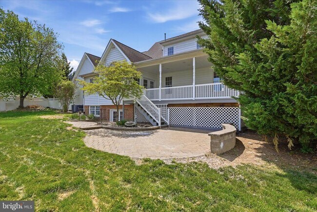 Building Photo - 102 Bramble Ct