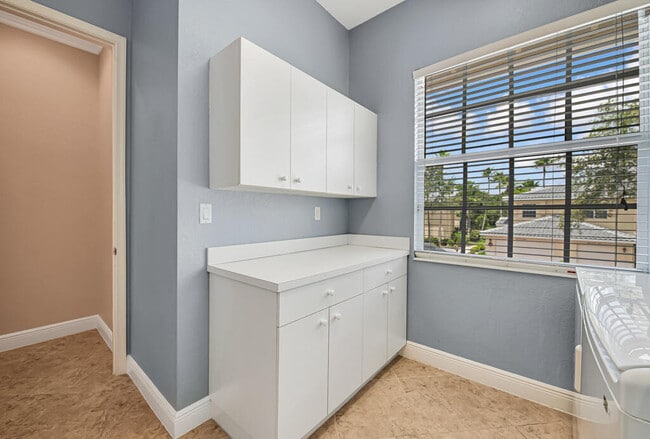Building Photo - 9778 Bowline Dr