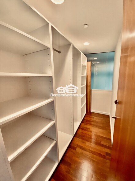 Building Photo - 520 1/2 Grand Ave