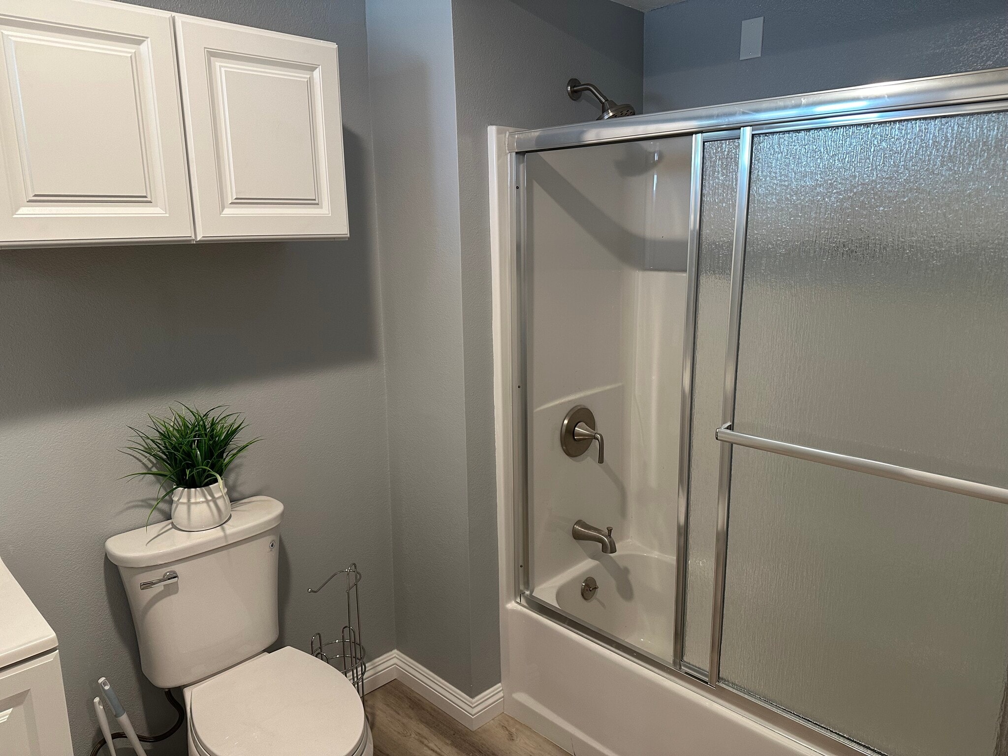 BATHROOM, TUB - 13601 Oxford Ct