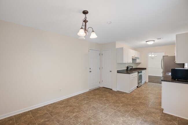 Building Photo - 212 Jasmine Pl Dr