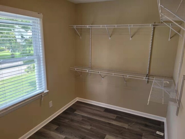 Building Photo - 520 Williamsburg Rd