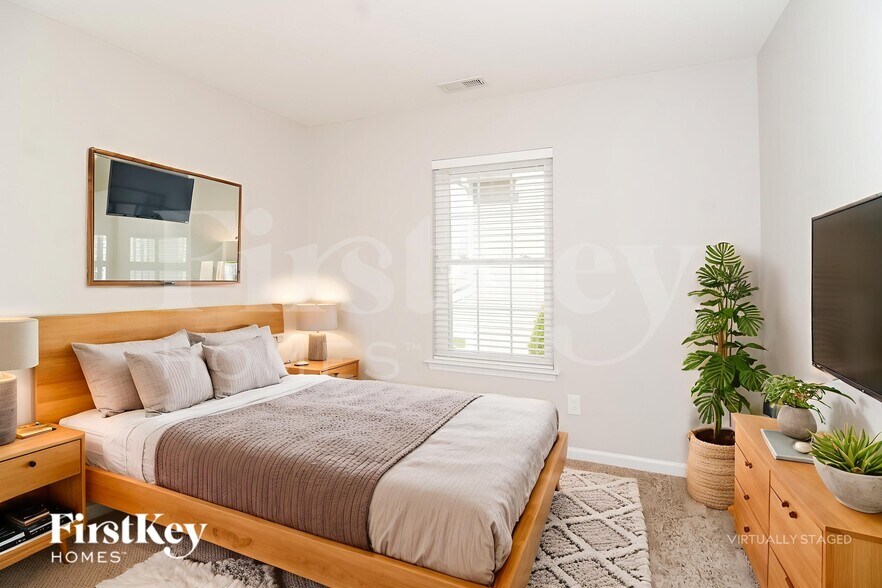 Building Photo - 749 Spinning Wheel Point