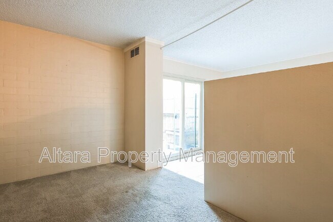 Building Photo - 2880 S Locust St
