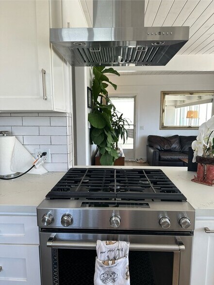 Building Photo - 205 41st St