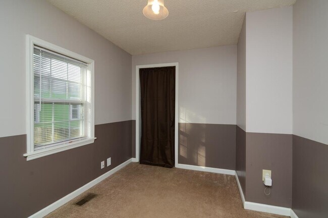 Building Photo - 1542 Douglas Ave