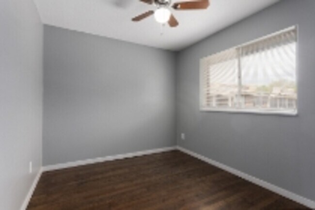 Building Photo - 423 W 87 Pl