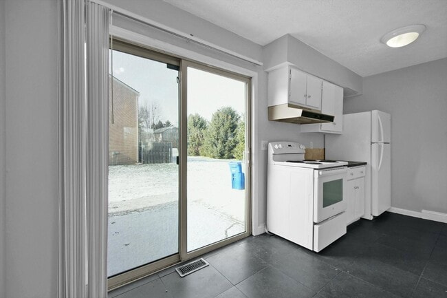 Building Photo - 1880 Billingsley Rd