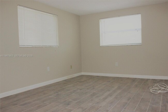 Building Photo - 1900 N 32nd Ct