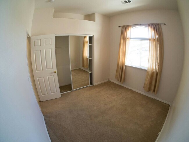 Building Photo - 7425 Malven Ave