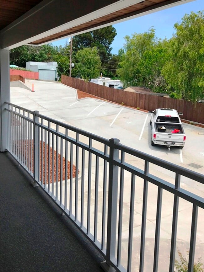 Building Photo - 1964 Main St