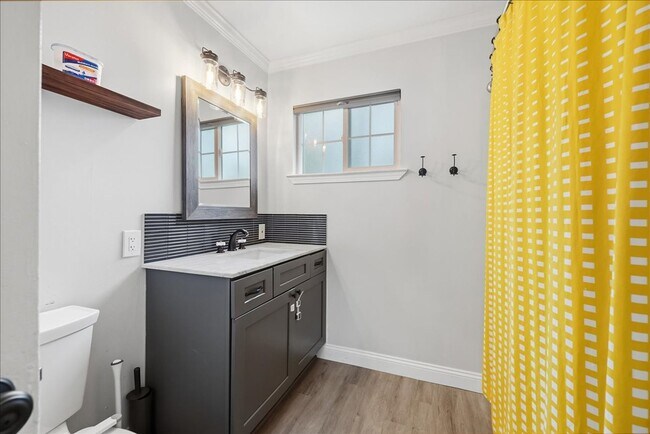 Building Photo - 1156 Hampton Rd