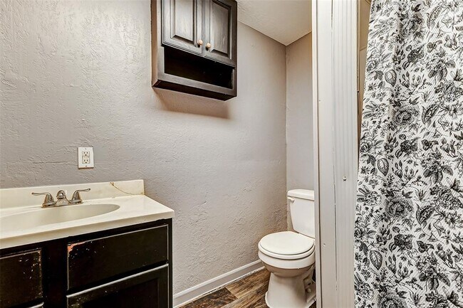 Building Photo - 6223 Lavender St