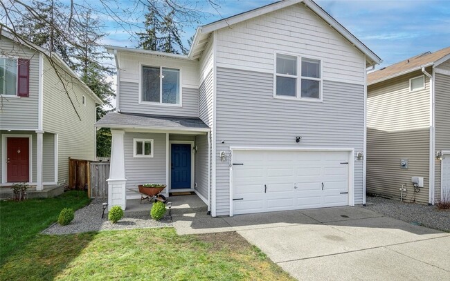 Building Photo - Large 3 bedroom pet friendly home at a gre...