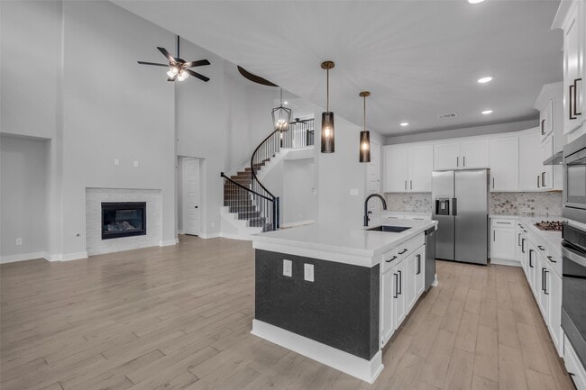 Building Photo - 215 Flower Moon Ct