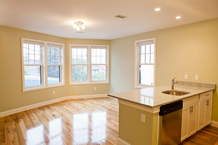 Images are representative samples of the advertised unit. Actual units shown during tours may differ - 26 Darling St