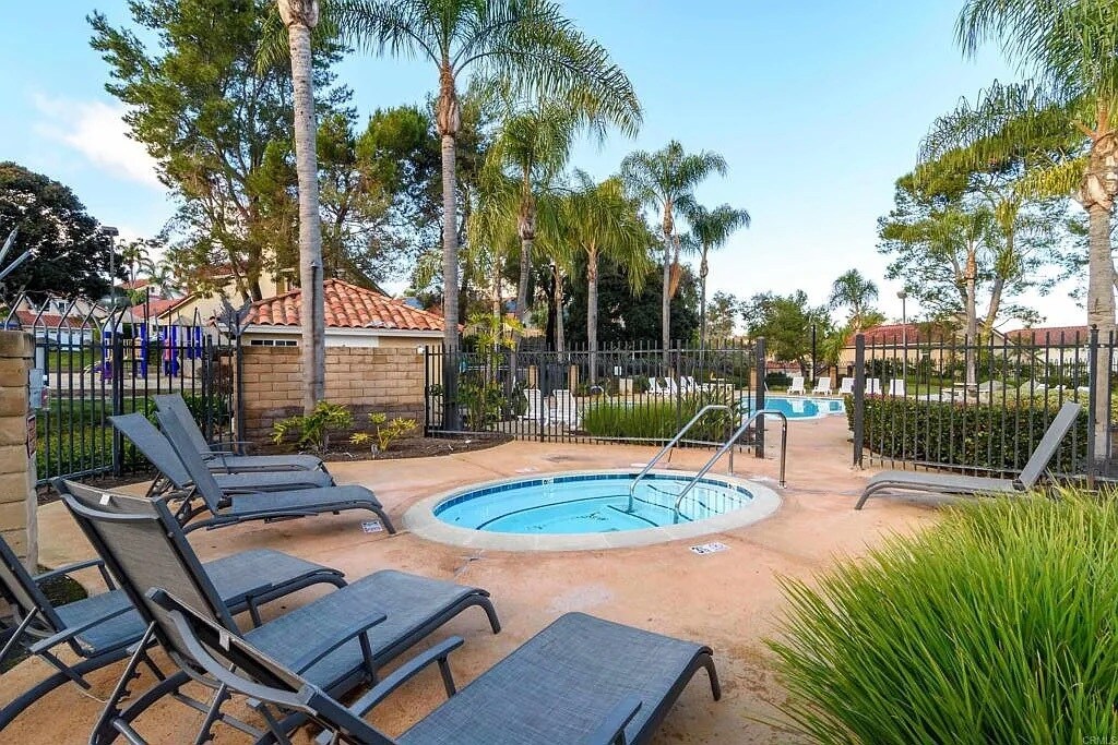 Community hot tub. - 1780 Crystal Ridge Way