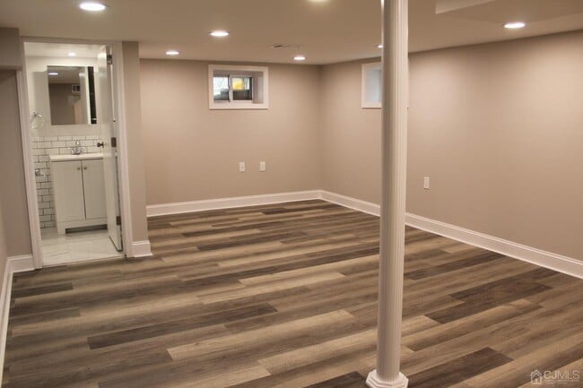 Building Photo - 147 Clinton St