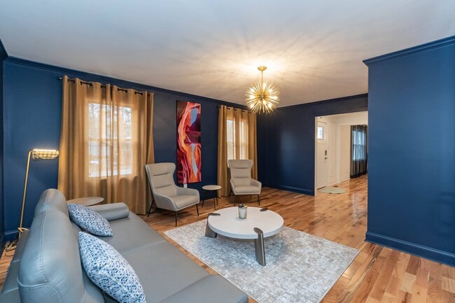 main living - 4200 Pickwick Dr
