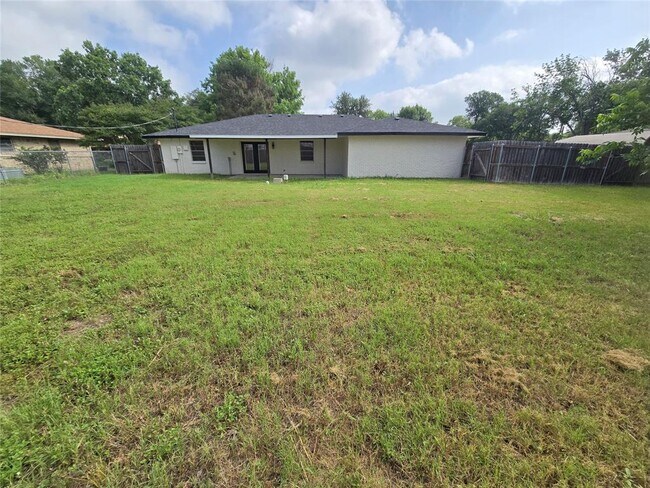 Building Photo - 1025 Terra Alta Dr