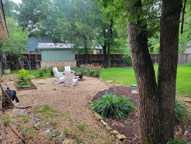 Building Photo - 708 Cielo Dr