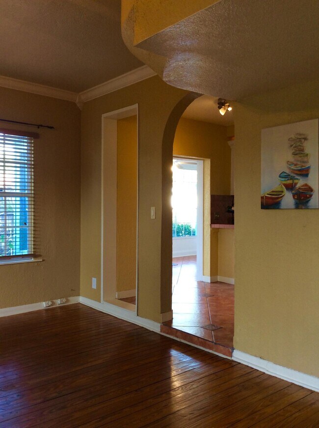 Building Photo - 382 Ellamar Rd